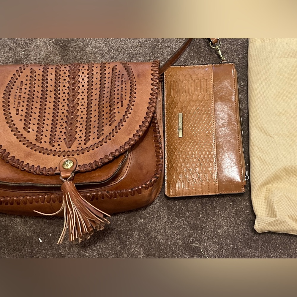 Mint condition Patricia nash handbag and wallet set, comes in dust bag.